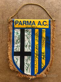 Gagliardetto PARMA A.C annata 91/92 autografato