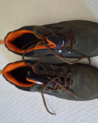 scarpa antinfortunistica numero 40