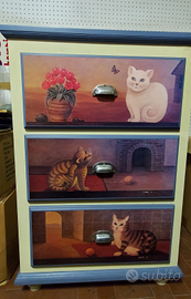 Cassettiera con disegni