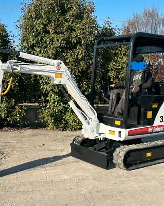 E217 Mini escavatore 17 q.li Bobcat 320 carro alla
