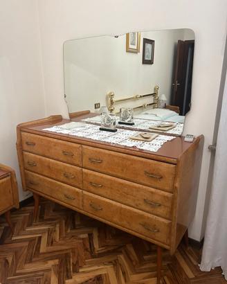 Comodino e cassettiera con specchio d epoca
