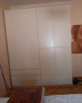 Armadio da camera  in legno bianco