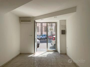 1Luce Bottega C1 Zona Tribunale