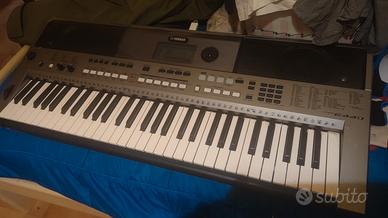 tastiera musicale Yamaha 