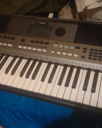 tastiera musicale Yamaha 