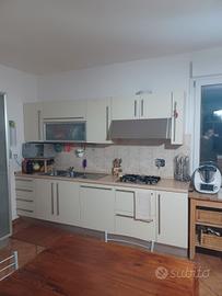 cucina componibile con elettrodomestici 