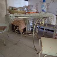 Tavolo e quattro sedie ferro battuto da giardino