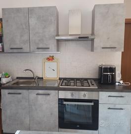 cucina L 195 H 210 + frigorifero