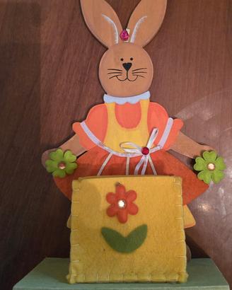 coniglio porta ovetti in legno e feltro