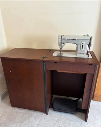 Macchina da cucire Merritt con mobile in legno