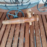 Vecchio rubinetto per botte