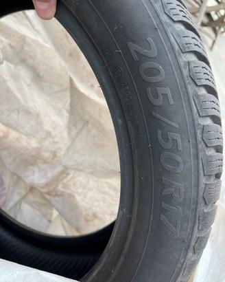 4 gomme invernali 50€ 205/50 R17