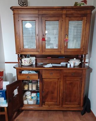 mobile + credenza