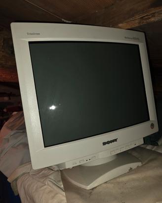 vecchio monitor a tubo catodico SONY