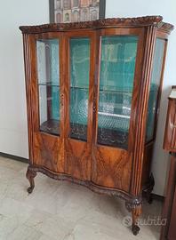 Vetrinetta e comò Chippendale