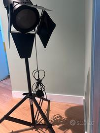 Lampada da terra sfile proiettore cinematografico