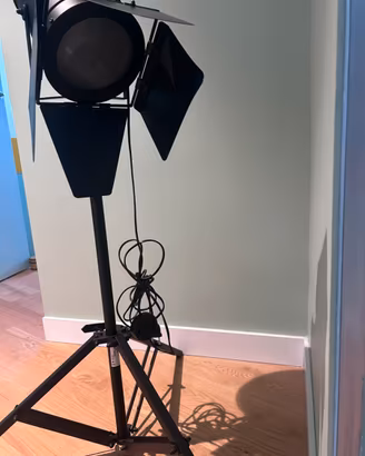 Lampada da terra sfile proiettore cinematografico