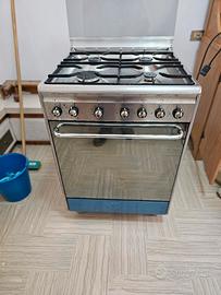 Cucina a gas in acciaio 