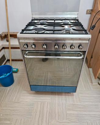 Cucina a gas in acciaio 