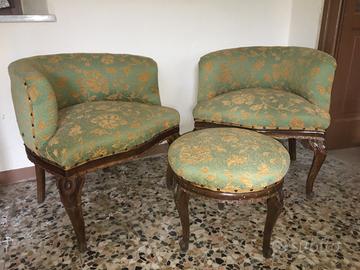 2 poltroncine con pouf