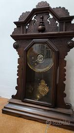 orologio a pendolo antico in legno