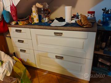 Cucina con elettrodomestici (già smontata)