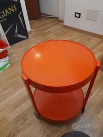tavolino arancione con rotelle-plastica anni 60/70