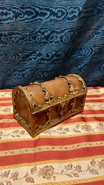 Antico Scrigno Cofanetto Portagioie neogotico 