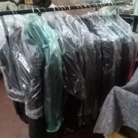 Vestiti completi di marca usati poco