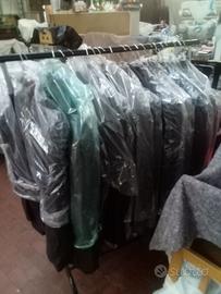 Vestiti completi di marca usati poco