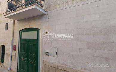 SOLUZIONE INDIPENDENTE CON CANTINA E TERRAZZO