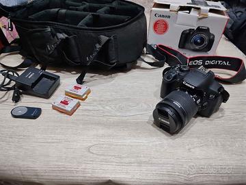 Fotocamera Reflex Canon 700D kit 18-55mm + zaino