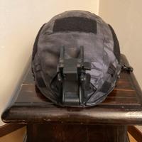 Elmetto tattico con porta visore notturno