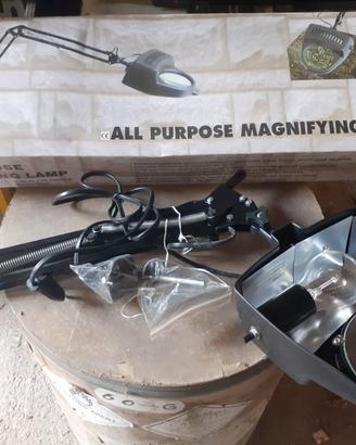 Lampada con lente da ingrandimento