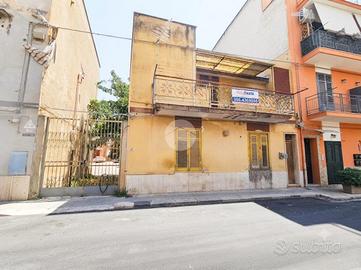 3 LOCALI A PALERMO