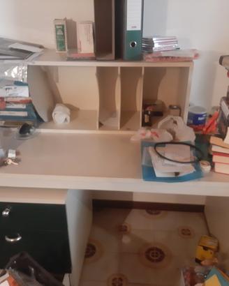 scrivania con cassettiera e classificatore 