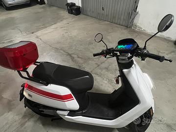 Scuter elettrico Niu NQI Sport