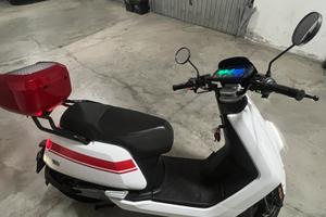 Scuter elettrico Niu NQI Sport