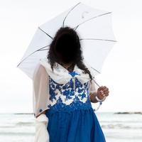 Abito da sposa curvy bianco e blu elettrico 