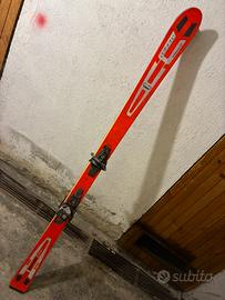 Sci da sci alpinismo con attacchi