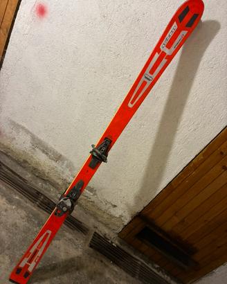 Sci da sci alpinismo con attacchi