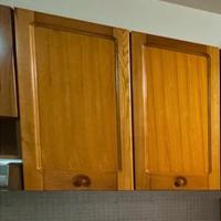 Pensili cucina con ante in legno