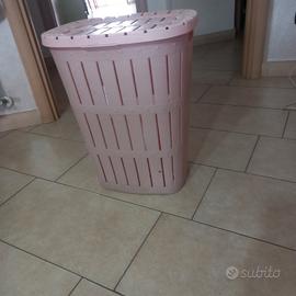 cesta portabiancheria in plastica 