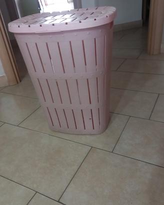 cesta portabiancheria in plastica 