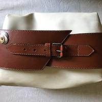 Cintura in pelle con borchie