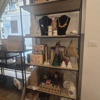 Scaffale elegante e moderno