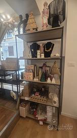 Scaffale elegante e moderno