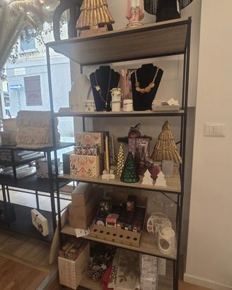 Scaffale elegante e moderno