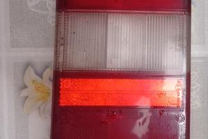 Plastica Fanale Posteriore Destra Y10