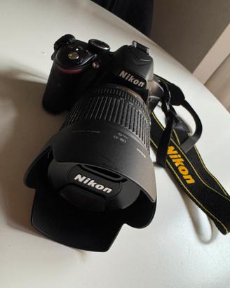 Nikon D3200 con obiettivo 18/105